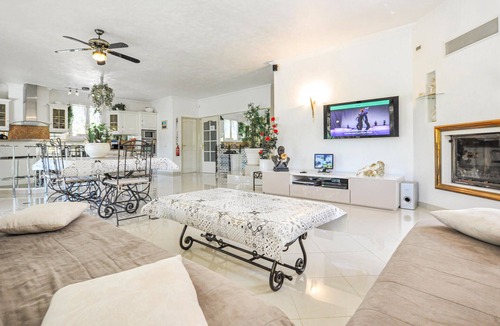 Les Adrets-de-l'Esterel House | Pet friendly home in Les Adrets