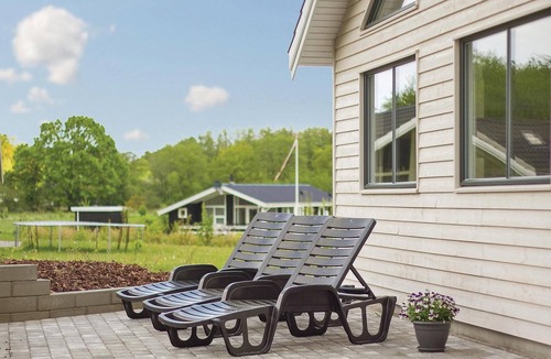 Fjellerup Strand House | Pet friendly home in Glesborg with sauna