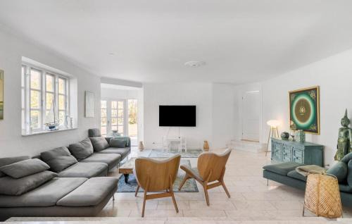 Smidstrup Strand House | Pet Friendly Home In Gilleleje