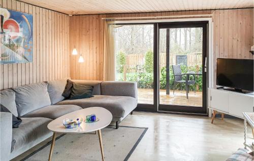 Hejlsminde Strand House | Pet Friendly Home In Hejls With Kitchen