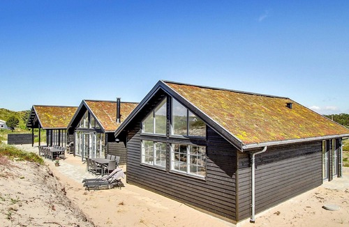 Henne Strand House | Pet friendly home in Henne with sauna