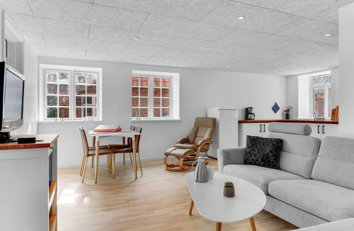 Hojer House | Pet friendly home in Højer with kitchen