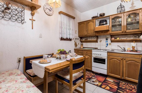 Krivi Put House | Pet friendly home in Krivi Put with WiFi