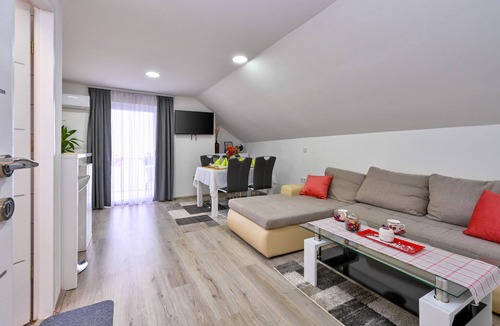 Kraljevec Sesvetski House | Pet friendly home in Paruzevina with sauna