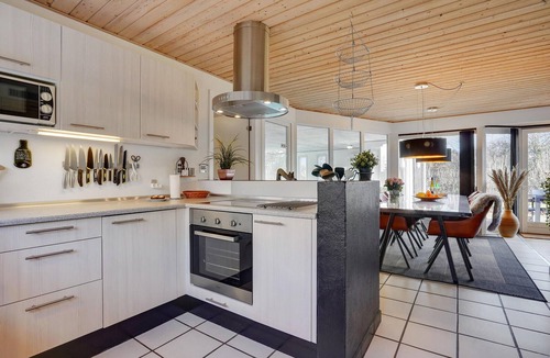 Skødshoved Strand House | Pet friendly home in Knebel with sauna