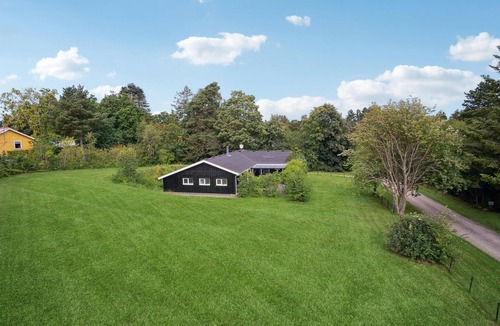 Skødshoved Strand House | Pet friendly home in Knebel with sauna