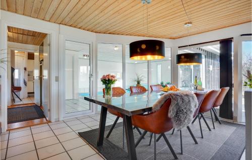 Skødshoved Strand House | Pet Friendly Home In Knebel With Sauna