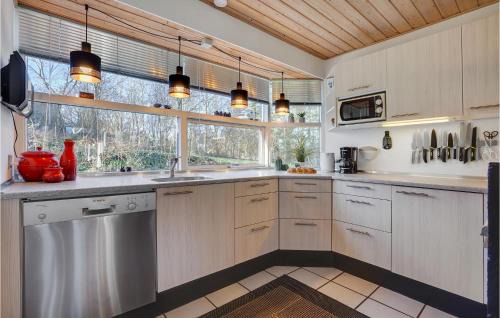 Skødshoved Strand House | Pet Friendly Home In Knebel With Sauna