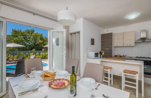 Kras House | Pet friendly home in Kras