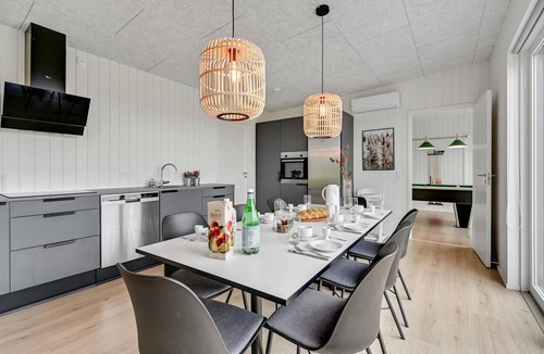 Hjarbæk House | Pet friendly home in Løgstrup with WiFi