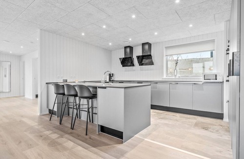 Hjarbæk House | Pet friendly home in Løgstrup with sauna