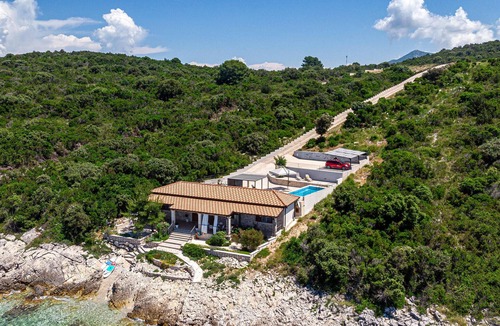 Loviste House | Pet friendly home in Loviste