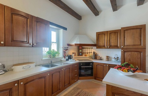 Tinjan House | Pet friendly home in Muntrilj