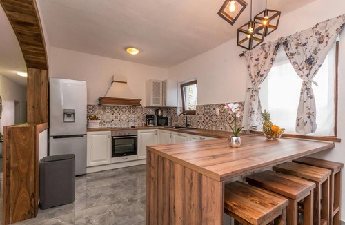 Benkovac House | Pet friendly home in Miranje