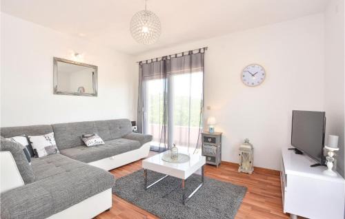 Neoric House | Pet Friendly Home In Neoric