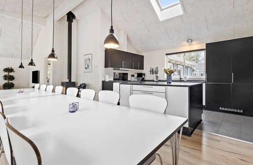 Bedegaard House | Pet friendly home in Nexø with kitchen