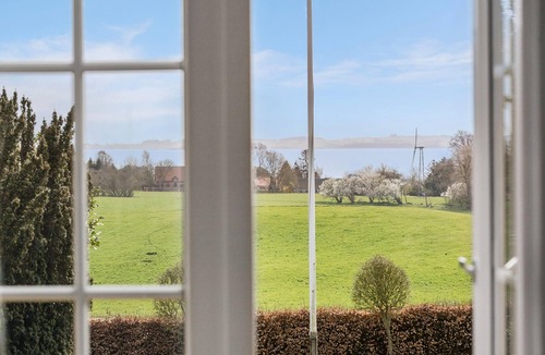 Ronde House | Pet friendly home in Rønde with kitchen