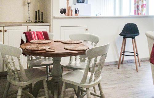 Scille House | Pet Friendly Home In Scillé