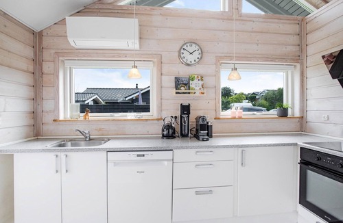 Grønninghoved Strand House | Pet friendly home in Sjølund with sauna