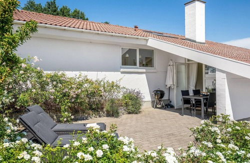 Grønninghoved Strand House | Pet friendly home in Sjølund with sauna