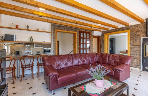 Smrika House | Pet friendly home in Smrika