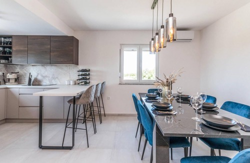 Tinj House | Pet friendly home in Tinj