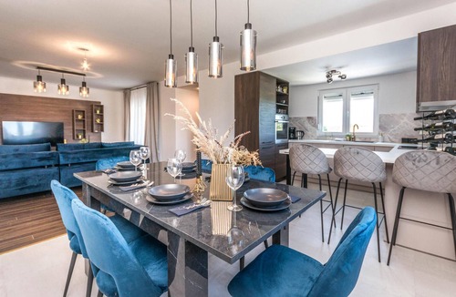 Tinj House | Pet friendly home in Tinj