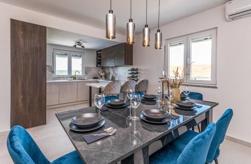 Tinj House | Pet friendly home in Tinj