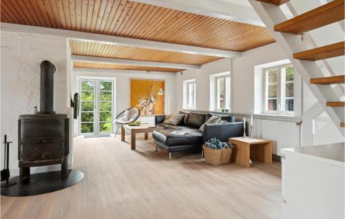 Vejle House | Pet Friendly Home In Vejle With Kitchen