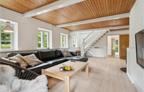 Vejle House | Pet Friendly Home In Vejle With Kitchen
