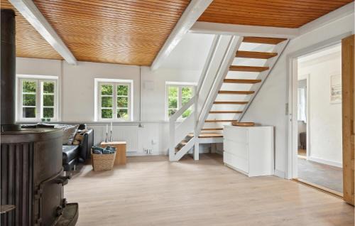 Vejle House | Pet Friendly Home In Vejle With Kitchen