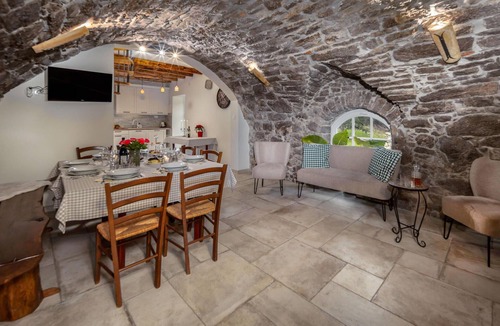 Zvonece House | Pet friendly home in Zvoneca