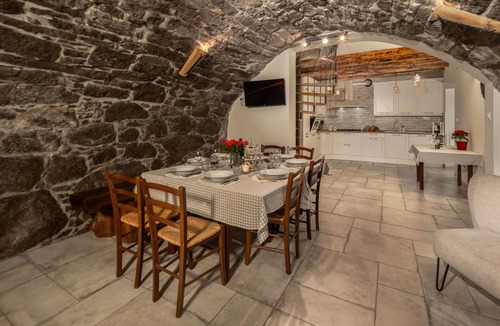 Zvonece House | Pet friendly home in Zvoneca