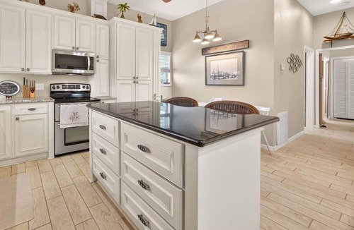 Galveston House | Pet-friendly home located near Seawall.