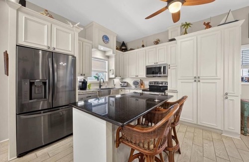 Galveston House | Pet-friendly home located near Seawall.