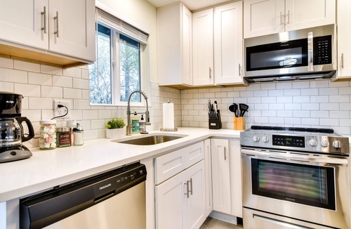 Aloha House | Pet Friendly Home Near Intel and Nike!