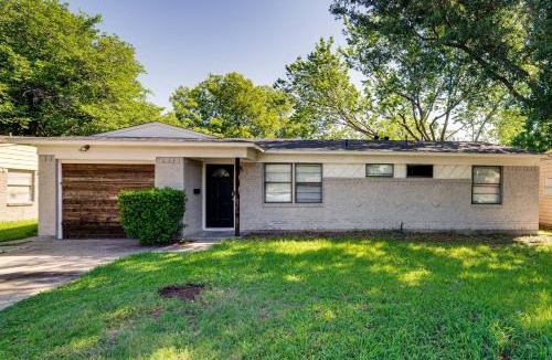 Mesquite House | Pet-Friendly Home Near Dallas w/Private Backyard