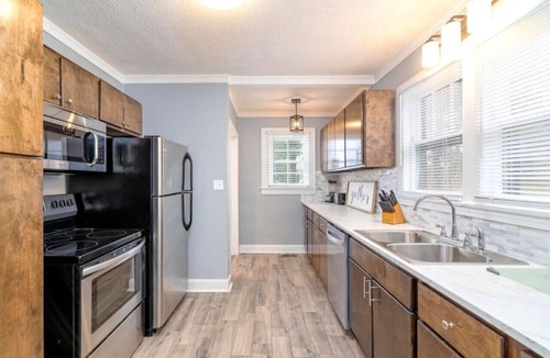 Bristol House | Pet Friendly Home Near State St.