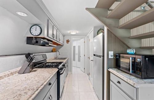 St. Augustine House | Pet-Friendly Home|Screened Deck & Yard, Near Beach