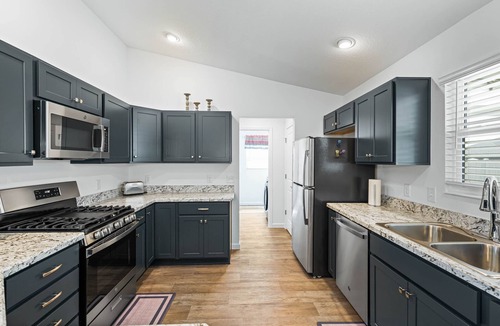 Wildwood Cottage | PET FRIENDLY HOME IN THE VILLAGE OF HAWKINS, CLOSE TO SAWGRASS GROVE, GOLF CART