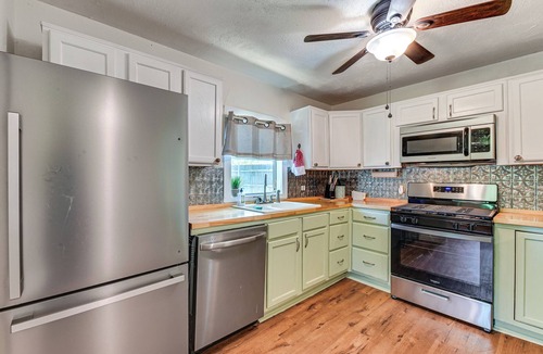 Aubrey House | Pet-Friendly Home w/1-Acre Yard in Aubrey