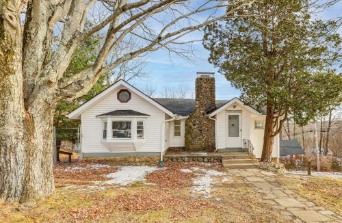 Stanhope House | Pet-Friendly Home w/Lake Views & Deck!