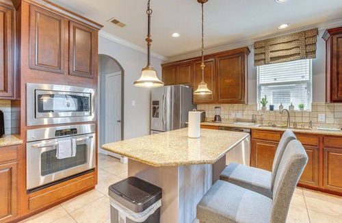 Iowa Colony House | Pet-Friendly Home w/Patio & Yard in Rosharon