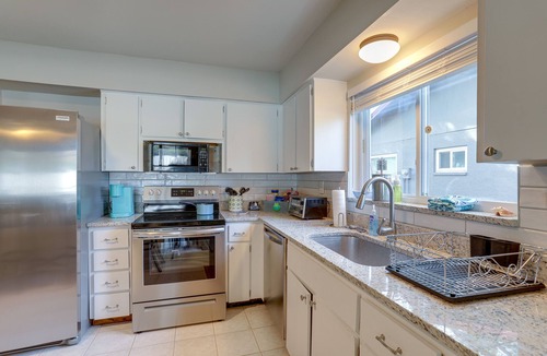 Palm Harbor House | Pet-Friendly Home w/Pool in Palm Harbor!