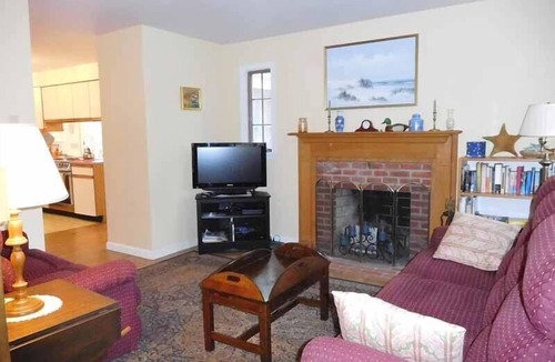 Chatham House | Pet friendly home with central air (1998)