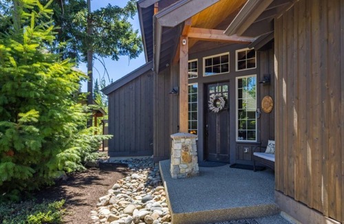 Cle Elum House | Pet-Friendly, Hot Tub & Suncadia Pool Access