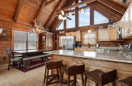 Big Cedars Cabin | Pet-Friendly Hot Tub Cabin Near Thunder Ridge Sleeps 8