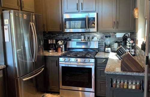 Eureka Springs Cabin | Pet Friendly, Hot Tub, Fenced In Yard, Fire Pit