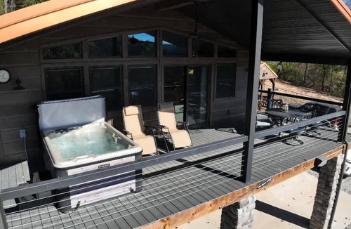 Eureka Springs Cabin | Pet Friendly, Hot Tub, Fenced In Yard, Fire Pit