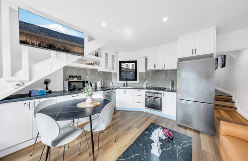 Richmond North House | Pet Friendly House Near MCG